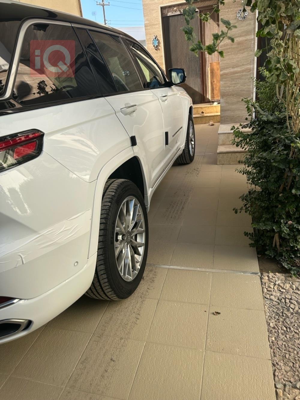 جیپ گراند شیرۆکی